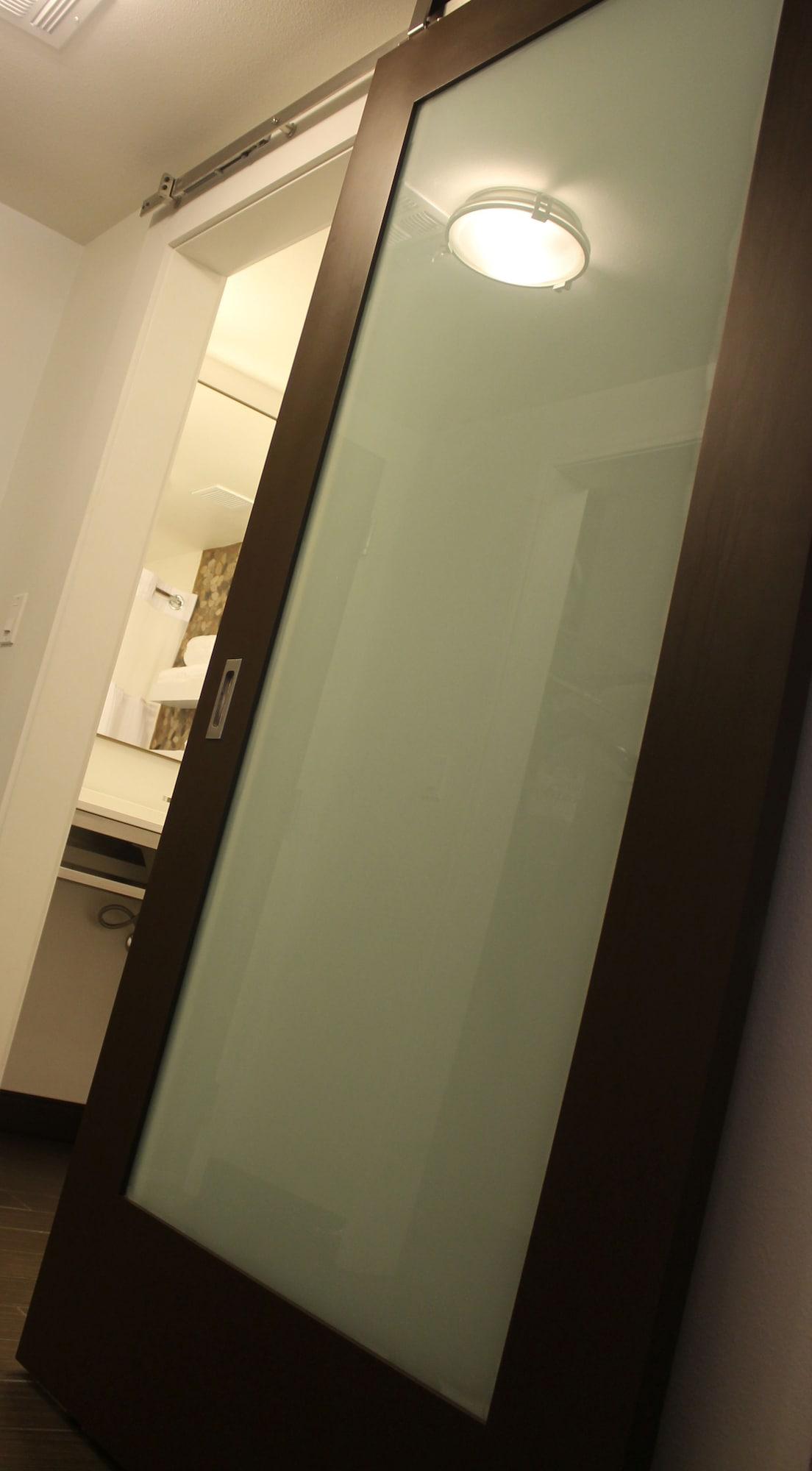 Kozy Hotel Houston North Westfield Экстерьер фото