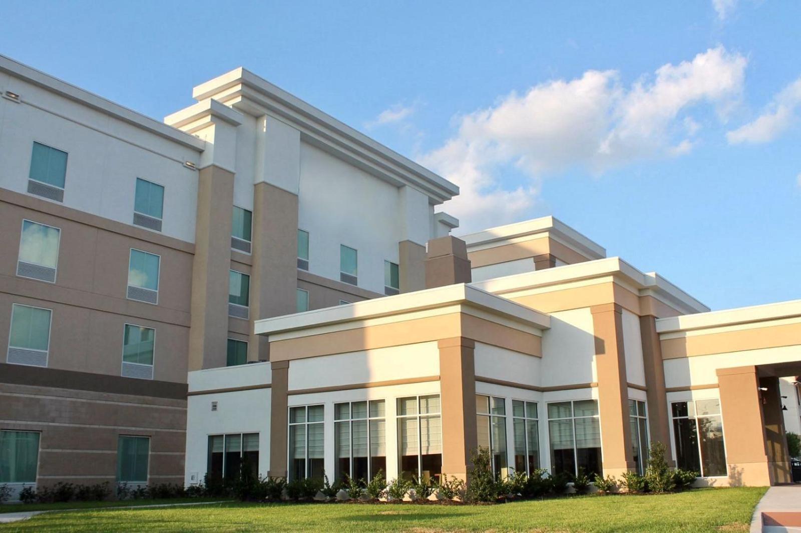 Kozy Hotel Houston North Westfield Экстерьер фото