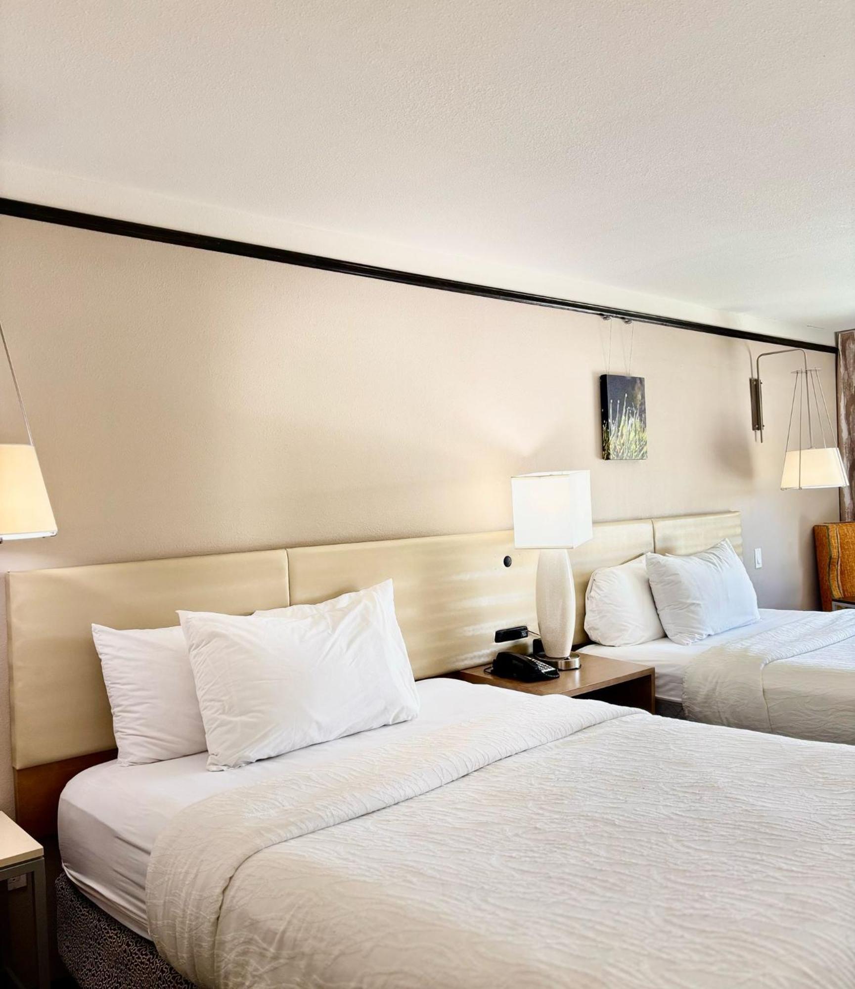 Kozy Hotel Houston North Westfield Экстерьер фото