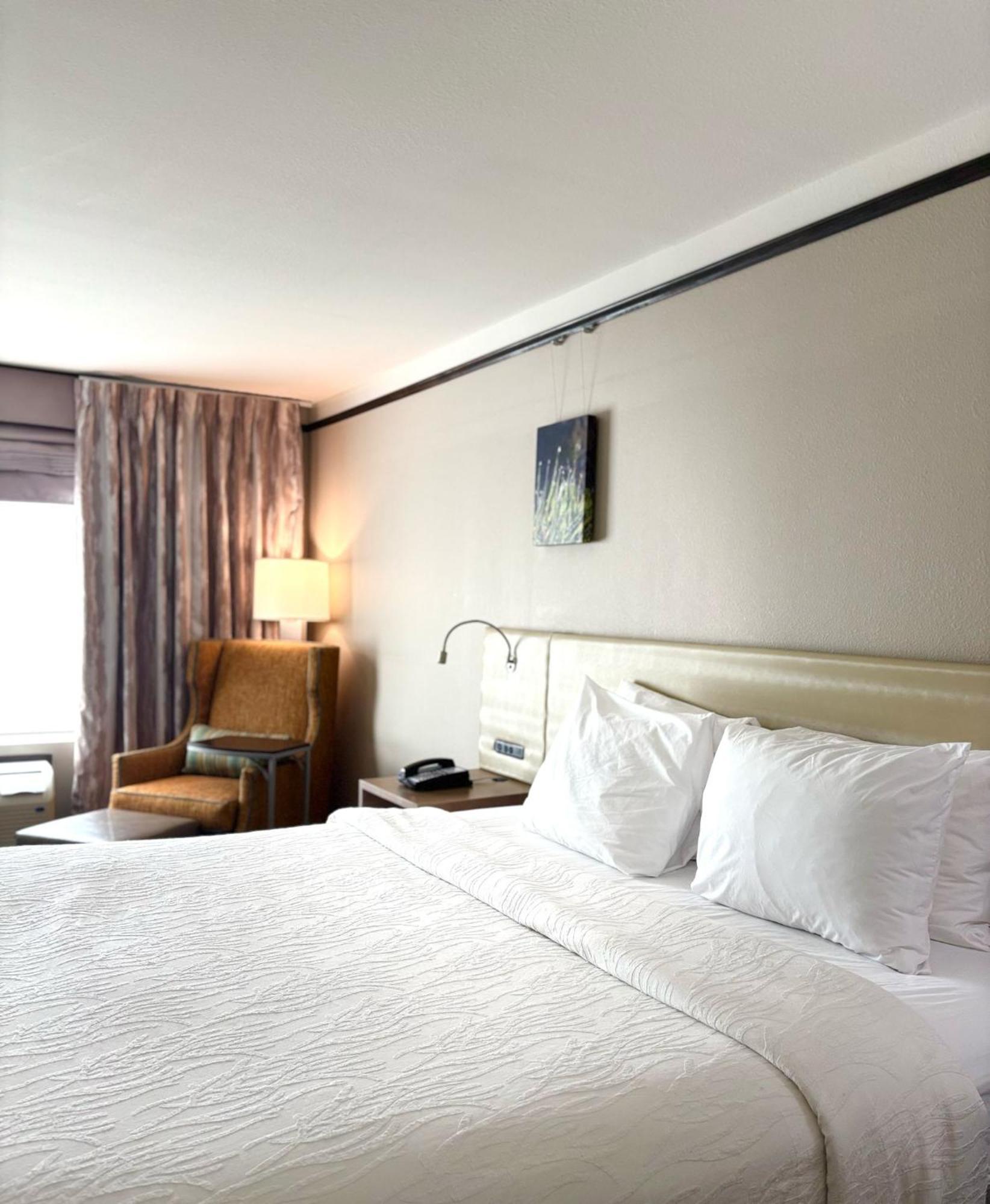 Kozy Hotel Houston North Westfield Экстерьер фото