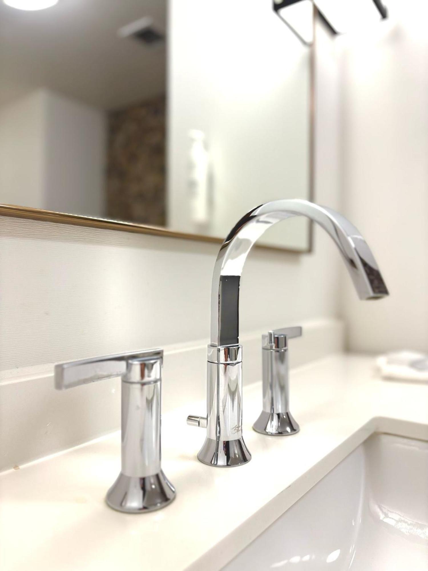 Kozy Hotel Houston North Westfield Экстерьер фото